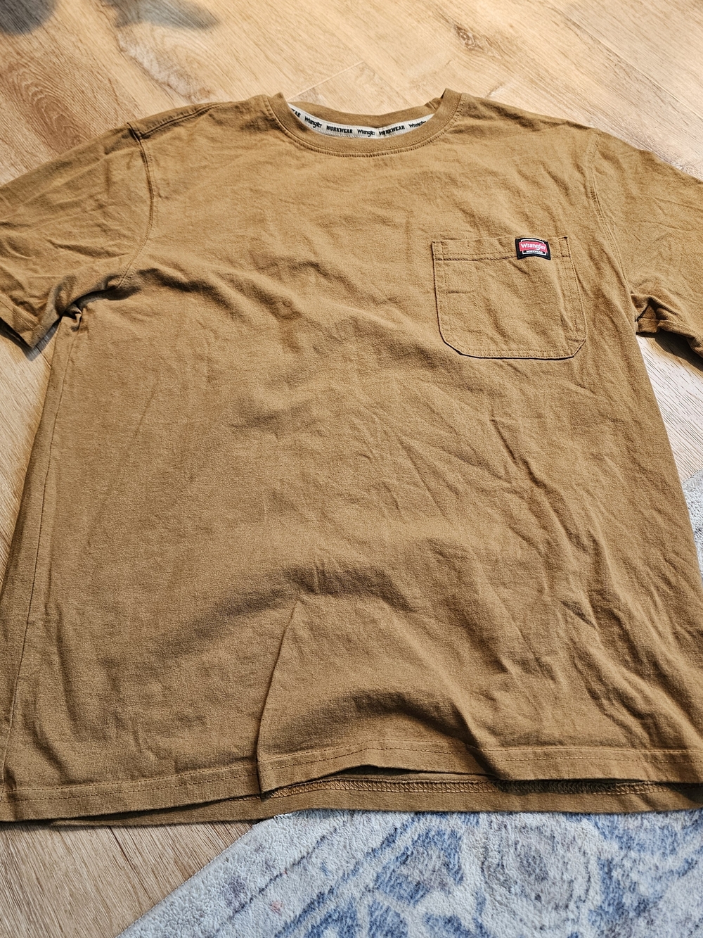 Wrangler Men's Short-Sleeve Pocket Tee in Caramel Brown